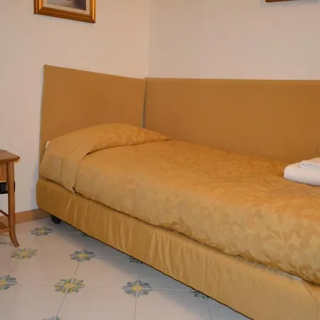 Gatto Bianco Le Dimore Барі