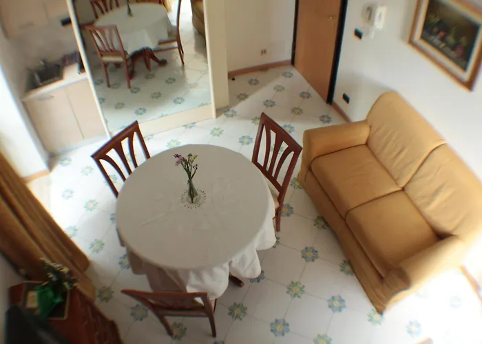 Gatto Bianco Le Dimore בארי